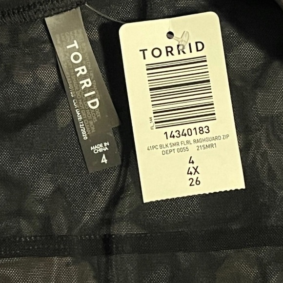 Torrid Swimsuit Swim Rash Guard Front Zip Wireless Size 4 Floral - Picture 3 of 4